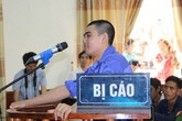 Kẻ thảm sát 4 người ở Nghệ An "cười" khi bị tuyên án tử hình Kẻ thảm sát 4 người ở Nghệ An "cười" khi bị tuyên án tử hình