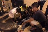 Vô tình gặp tai nạn trên đường, xe cấp cứu tức tốc dừng xe cứu nạn nhân Vô tình gặp tai nạn trên đường, xe cấp cứu tức tốc dừng xe cứu nạn nhân