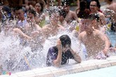 Trần tình của nam thanh niên bị nghi tham gia sàm sỡ thiếu nữ ở công viên nước Trần tình của nam thanh niên bị nghi tham gia sàm sỡ thiếu nữ ở công viên nước