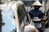 Hiểm họa khôn lường trong ô tô ngày nắng nóng 40 độ Hiểm họa khôn lường trong ô tô ngày nắng nóng 40 độ