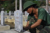 Se sắt lòng trước điệp trùng bia mộ chưa biết tên Se sắt lòng trước điệp trùng bia mộ chưa biết tên