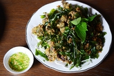 Bắp bò chiên tiêu xanh và ốc hương rang muối ở Sài Gòn Bắp bò chiên tiêu xanh và ốc hương rang muối ở Sài Gòn