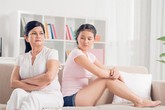 Chê con dâu xấu, mẹ chồng đòi nhà gái phải "bù" thêm kim cương Chê con dâu xấu, mẹ chồng đòi nhà gái phải "bù" thêm kim cương