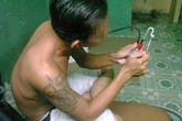 Thanh niên cố tình “đập đá” để được ngồi tù vì lý do "khó đỡ" Thanh niên cố tình “đập đá” để được ngồi tù vì lý do "khó đỡ"