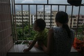Thiếu nữ xinh đẹp rơi vào đường cùng vì gã chồng biến thái, ăn chơi Thiếu nữ xinh đẹp rơi vào đường cùng vì gã chồng biến thái, ăn chơi