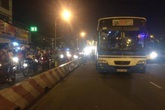 Va chạm xe buýt, nam thanh niên bị cán tử vong ngay tại chỗ Va chạm xe buýt, nam thanh niên bị cán tử vong ngay tại chỗ