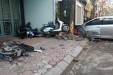 Hà Nội: Xe Camry “dồn” 3 xe máy, 3 người tử vong Hà Nội: Xe Camry “dồn” 3 xe máy, 3 người tử vong