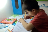 "Bố lấy nhiều nước vào con mới viết đẹp được" "Bố lấy nhiều nước vào con mới viết đẹp được"