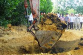 Khai quật toàn bộ chất thải Formosa chôn ở trang trại Khai quật toàn bộ chất thải Formosa chôn ở trang trại