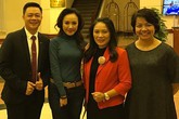 Trang phục không bao giờ được lên sóng của MC Hoài Anh Trang phục không bao giờ được lên sóng của MC Hoài Anh