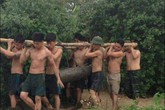 Nạo vét ao, phát hiện 4 quả bom gần 1 tấn Nạo vét ao, phát hiện 4 quả bom gần 1 tấn