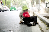Lao động trẻ em mưu sinh giữa Thủ đô (1): Những độc chiêu của “cái bang” Lao động trẻ em mưu sinh giữa Thủ đô (1): Những độc chiêu của “cái bang”