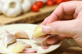 Bỏng “vùng kín” vì chữa mẹo bằng tỏi Bỏng “vùng kín” vì chữa mẹo bằng tỏi