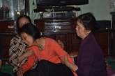Người thân ngất lịm sau vụ mẹ sát hại hai con rồi tự tử Người thân ngất lịm sau vụ mẹ sát hại hai con rồi tự tử