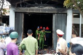 Cháy cửa hàng vàng mã tại Hải Phòng: Mẹ hoảng loạn đòi lao vào biển lửa cứu con Cháy cửa hàng vàng mã tại Hải Phòng: Mẹ hoảng loạn đòi lao vào biển lửa cứu con