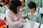 Hỗ trợ sinh viên miền Trung tiếp tục đến trường sau sự cố môi trường biển Hỗ trợ sinh viên miền Trung tiếp tục đến trường sau sự cố môi trường biển