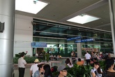 Xác định nguyên nhân du khách rơi lầu ở sân bay Tân Sơn Nhất Xác định nguyên nhân du khách rơi lầu ở sân bay Tân Sơn Nhất