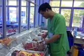 Những em bé bằng bàn tay kiên cường vượt cửa tử Những em bé bằng bàn tay kiên cường vượt cửa tử