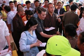 Đàm Vĩnh Hưng trao 1 tỷ đồng ủng hộ người dân miền Trung Đàm Vĩnh Hưng trao 1 tỷ đồng ủng hộ người dân miền Trung