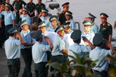 Phi công Trần Quang Khải đã về đến đất liền Phi công Trần Quang Khải đã về đến đất liền