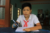 Bàn tay bằng... ống nhựa và ước mơ thành họa sĩ của một trò nghèo Bàn tay bằng... ống nhựa và ước mơ thành họa sĩ của một trò nghèo
