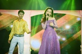 Đinh Hương khoe khéo vai trần nõn nà dưới váy tím bồng bềnh Đinh Hương khoe khéo vai trần nõn nà dưới váy tím bồng bềnh
