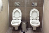 Những tình huống dở khóc dở cười khi chủ nhà đãng trí lúc làm toilet Những tình huống dở khóc dở cười khi chủ nhà đãng trí lúc làm toilet