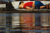 Ứa nước mắt xem tranh graffiti tưởng niệm bé Aylan chết đuối Ứa nước mắt xem tranh graffiti tưởng niệm bé Aylan chết đuối