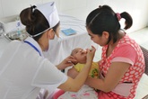 Ngừa bại liệt cho trẻ dưới 5 tuổi ở 7 quận/huyện “nguy cơ cao” Ngừa bại liệt cho trẻ dưới 5 tuổi ở 7 quận/huyện “nguy cơ cao”
