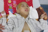 Sự sống mong manh của bé gái vừa chào đời đã mồ côi cả bố lẫn mẹ Sự sống mong manh của bé gái vừa chào đời đã mồ côi cả bố lẫn mẹ