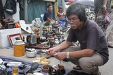 Ngày đầu năm, hàng trăm người đến chợ đồ cũ "lục lọi" kỷ niệm Ngày đầu năm, hàng trăm người đến chợ đồ cũ "lục lọi" kỷ niệm