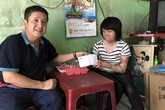 9x bị chồng thiêu xăng mùng 2 Tết: “Tôi có thêm nghị lực khi nghệ sĩ Chí Trung đến thăm” 9x bị chồng thiêu xăng mùng 2 Tết: “Tôi có thêm nghị lực khi nghệ sĩ Chí Trung đến thăm”