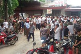 Hàng trăm người dân chặn đường phản đối doanh nghiệp nổ mìn khai thác đá Hàng trăm người dân chặn đường phản đối doanh nghiệp nổ mìn khai thác đá