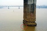 Quả bom gần trụ cầu Long Biên sẽ được xử lý như thế nào? Quả bom gần trụ cầu Long Biên sẽ được xử lý như thế nào?
