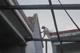Hai lần đón tay con, hai lần cha rơi nước mắt Hai lần đón tay con, hai lần cha rơi nước mắt