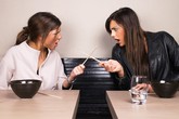 Kinh hoàng khi sống với... em chồng Kinh hoàng khi sống với... em chồng