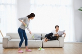 Chồng lười mấy thì lười, cứ thử áp dụng những "tuyệt chiêu" này sẽ chăm ngay Chồng lười mấy thì lười, cứ thử áp dụng những "tuyệt chiêu" này sẽ chăm ngay