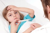 Những việc không nên làm khi trẻ sốt Những việc không nên làm khi trẻ sốt