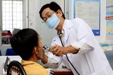 Điều trị cho người nhiễm HIV/AIDS thông qua bảo hiểm y tế: Xóa bỏ rào cản tâm lý Điều trị cho người nhiễm HIV/AIDS thông qua bảo hiểm y tế: Xóa bỏ rào cản tâm lý