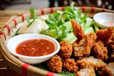 Kinh hãi nguyên liệu làm nem chua rán: Nếu biết thế này bạn có dám ăn? Kinh hãi nguyên liệu làm nem chua rán: Nếu biết thế này bạn có dám ăn?