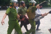 “Ngáo đá”, người đàn ông 45 tuổi châm lửa đốt cửa hàng nhôm kính “Ngáo đá”, người đàn ông 45 tuổi châm lửa đốt cửa hàng nhôm kính