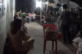 Con gái đi chơi về, tá hỏa phát hiện mẹ chết trong tư thế treo cổ Con gái đi chơi về, tá hỏa phát hiện mẹ chết trong tư thế treo cổ