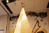 Cận cảnh cây thông Giáng sinh bằng vàng khối đắt giá hơn 70 tỷ đồng Cận cảnh cây thông Giáng sinh bằng vàng khối đắt giá hơn 70 tỷ đồng