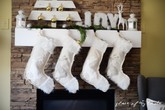 Trang trí nhà đón Noel bằng những chiếc tất vừa lạ, vừa dễ thương Trang trí nhà đón Noel bằng những chiếc tất vừa lạ, vừa dễ thương