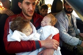 Ám ảnh kinh hoàng của những người sống sót sau vụ tấn công hóa học Syria Ám ảnh kinh hoàng của những người sống sót sau vụ tấn công hóa học Syria