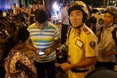 CSGT nói tiếng Anh "nhanh như gió", phiên dịch giúp ông Hải xin lỗi 2 du khách Ấn Độ bị giật túi xách ở Sài Gòn CSGT nói tiếng Anh "nhanh như gió", phiên dịch giúp ông Hải xin lỗi 2 du khách Ấn Độ bị giật túi xách ở Sài Gòn