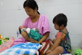 TP.HCM: Chồng đi làm không về, sản phụ đẻ rớt con trong hố nước nhà vệ sinh lúc nửa đêm TP.HCM: Chồng đi làm không về, sản phụ đẻ rớt con trong hố nước nhà vệ sinh lúc nửa đêm