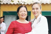 Những điều ít biết về mẹ Mỹ Tâm - người phụ nữ đứng sau thành công của con gái Những điều ít biết về mẹ Mỹ Tâm - người phụ nữ đứng sau thành công của con gái