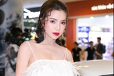Trà Ngọc Hằng xuất hiện với gương mặt cứng đơ ở sự kiện Trà Ngọc Hằng xuất hiện với gương mặt cứng đơ ở sự kiện