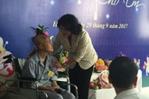 Cảm động ở nơi những em bé trọc trơ mái đầu "ngóng" Trung Thu Cảm động ở nơi những em bé trọc trơ mái đầu "ngóng" Trung Thu